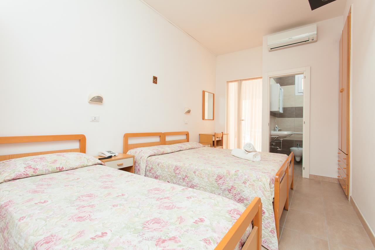Hotel Benvenuti Gatteo a Mare Esterno foto